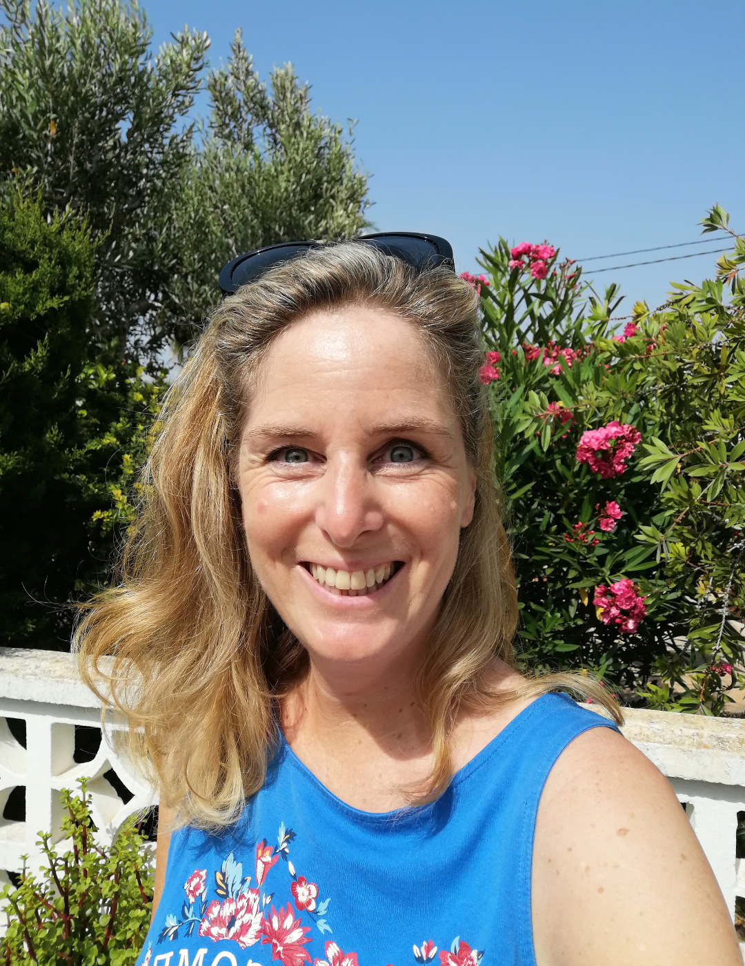 Claudia Juliet, Vibrant Life Redesign & Freedom Business Mentor, recognising burnout signs after 45